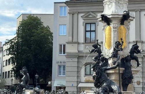 Innenstadt - Sankt Ulrich-Dom Apartamento | GoldenKey Suite am Rathausplatz NEU eingerichtet