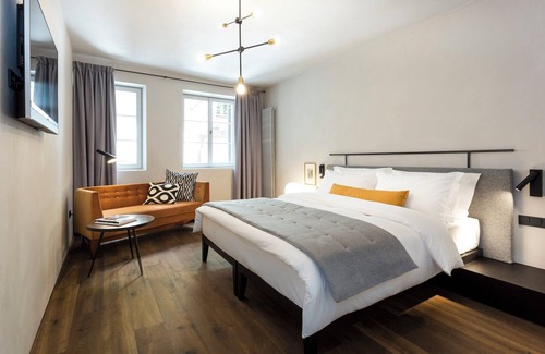 Old Town Casa | Goldenstern Townhouse