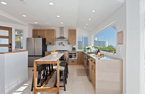 Summerland Casa | Goldenview - Elevated Elegance with Panoramic Views