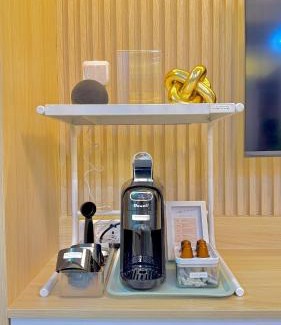 Legazpi Village Apartamento | Goldleaf Suite at Red Residences with Balcony in Prime Makati Location