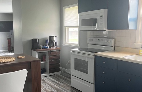 Blandinsville Casa | Golf and Stay house is next to Twin Oaks Golf Course. Lovely 9 hole golf course.