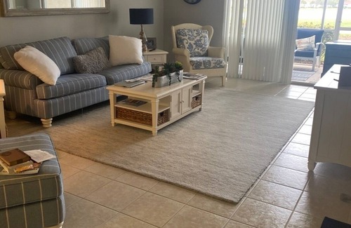 Naples Condominio | Golf Course and 10 minutes to Beach