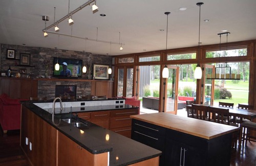 Moran Prairie Casa | Golf course mid-century modern executive home w/hot tub