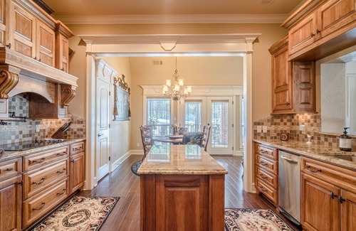 Hot Springs Village Casa | Golf Course, Enormous Porch, 2 Living Areas, Easy Access, 6 Beds, large BR's