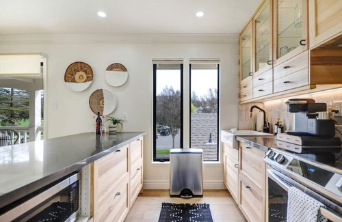 Napa Condominio | Golf Course Views, Pool, King Bed & Balcony