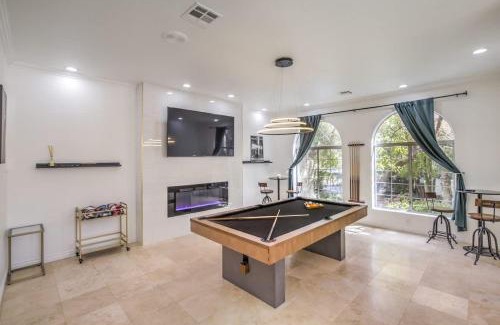 Green Valley North Casa | Golf Course Villa w Pool Spa Near the Strip