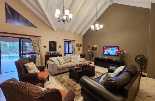 White River Villa | Golf Estate Home - Villa Alegre