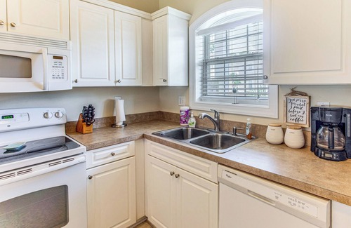 Little River Condominio | Golf Getaway by Casino, Dolphin Cruises + Beach!