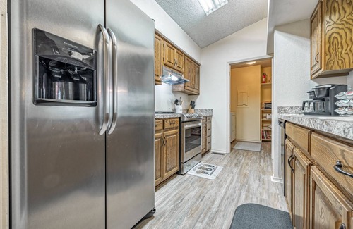 Hot Springs Village Casa | Golf Lover's Getaway! Cozy 2BR/2BA Townhome, Walk to DeSoto Golf Club!