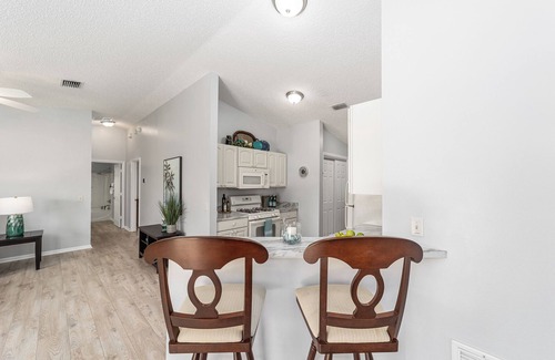 Fruitland Park Casa | Golf, Music, Fun Charming 2-bedroom house in lovely The Villages with WiFi, AC.