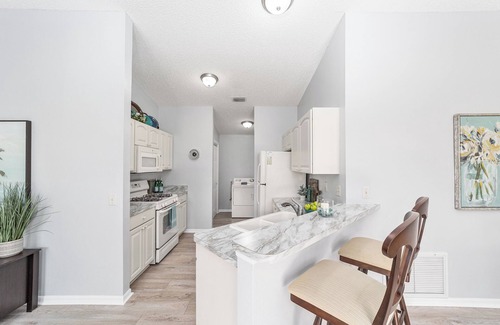 Fruitland Park Casa | Golf, Music, Fun Charming 2-bedroom house in lovely The Villages with WiFi, AC.