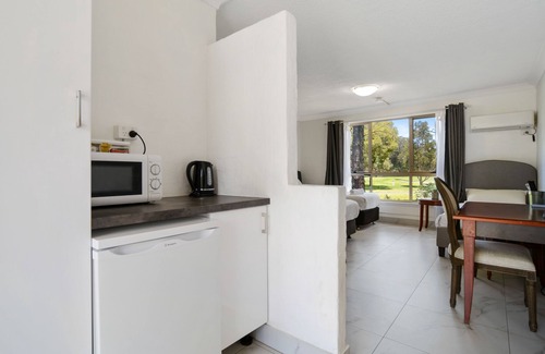 Primbee Hotel | Golf Place Inn