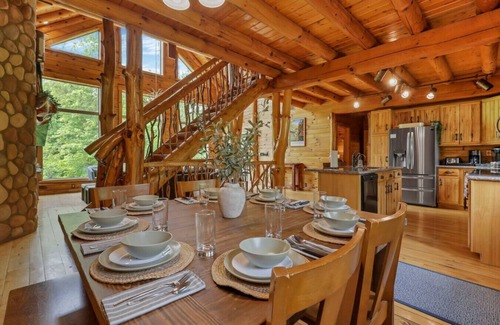 Logan Cabina | Golf Simulator Huge Game Room Hot Tub Cozy Cabin in Hocking Hills