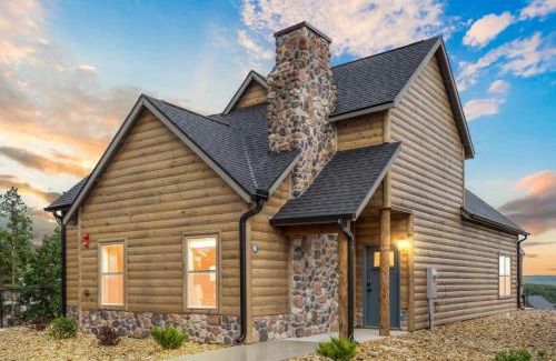 Table Rock Casa | Golf Simulator- Private Hot Tub- Lake Views- Free Daily Tickets- Close to Attractions