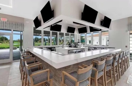 East Naples Condominio | Golf, Tennis, Relaxation, In Beautiful Veranda in Sunny Naples Florida