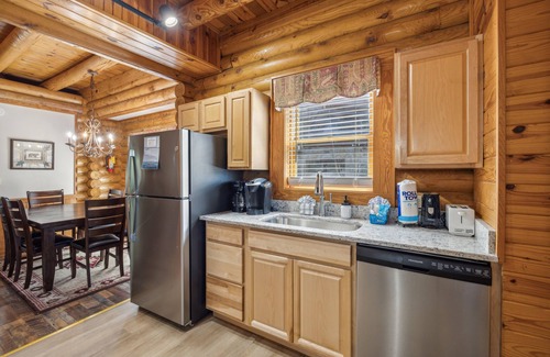 Pigeon Forge Cabina | Golf View 2 Bedroom Cabin by RedAwning