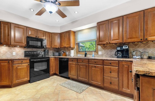 Rockford Casa | Golfer's Retreat *hot tub* *arcade* *spa*