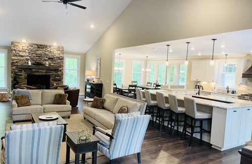 Boyne City Casa | Golfers and Skiers Delight! Amenities galore in Boyne Mountain ski in/out fast!