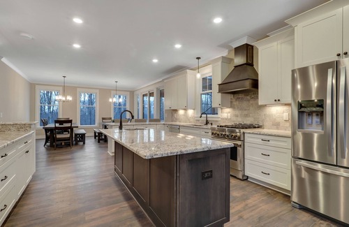 Boyne City Casa | Golfers and Skiers Delight! Amenities galore in Boyne Mountain ski in/out fast!