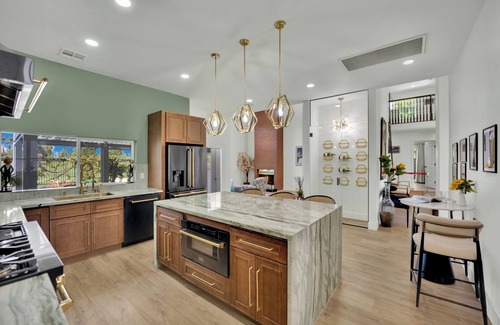 Winchester Casa | Golfside Villa 4300sf 4BD/4BA w/Pool, Sauna, Hot Tub - Near Strip