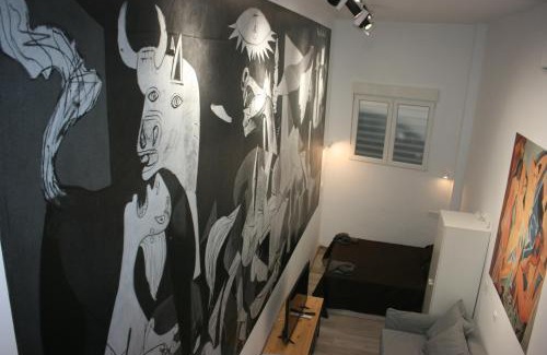 La Trinidad Apartamento | Golondrinas de Malaga "Apartamentos con mucho Arte" y terraza solarium en coliving