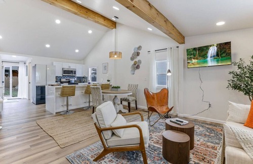 Buckeye Lake Casa | Gone Fishing: 12 minute walk to crane lake beach