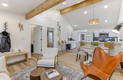 Buckeye Lake Casa | Gone Fishing: 12 minute walk to crane lake beach