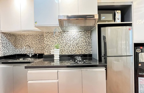 Jatinegara Apartamento | Good Location Studio At Apartment Tamansari The Hive Near Lrt Station
