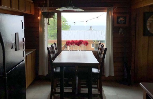 Craig Cabina | Good Vibes Cabin - Car rental available!