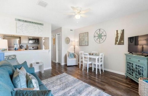 Carolina Beach Apartamento | Good Vibes Carolina Beach - beautifully updated condo within walking distance to the Boardwalk villa