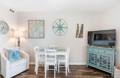 Carolina Beach Apartamento | Good Vibes Carolina Beach - beautifully updated condo within walking distance to the Boardwalk villa