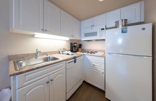 Townsite Hotel | Good Vibes! One Bedroom Suite, Near Oceanside City Beach