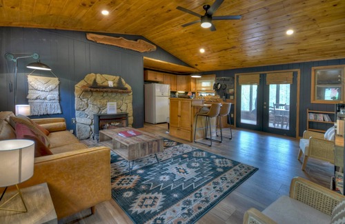 Blue Ridge Cabaña | Good Vibes | Private Stocked Pond | Hot Tub | Fire Pit