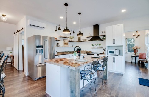 Goodview Cabaña | Goodview Lake House w/ Boat Dock, Kayaks & Views!