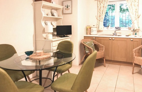 Chichester Cabaña | Goodwood Coach House