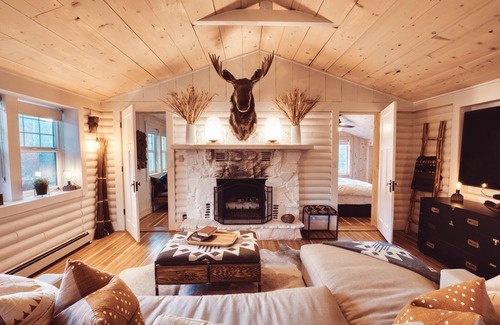 Samak Casa | Gorgeous 2 BD/2 BA River Front Cabin