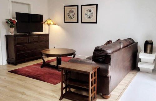 Maple Ridge Apartamento | Gorgeous 2 Bedrooms Suite Private entrance with patio-Free Parking
