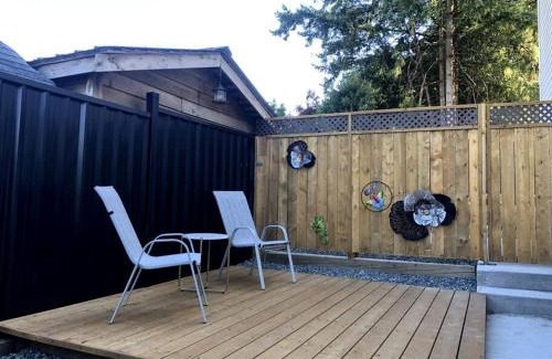 Maple Ridge Apartamento | Gorgeous 2 Bedrooms Suite Private entrance with patio-Free Parking