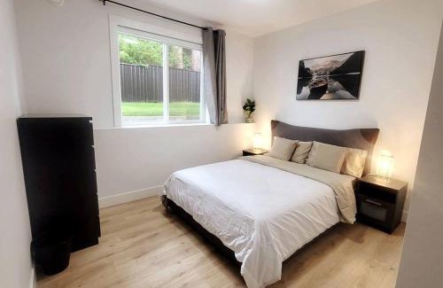 Maple Ridge Apartamento | Gorgeous 2 Bedrooms Suite Private entrance with patio-Free Parking