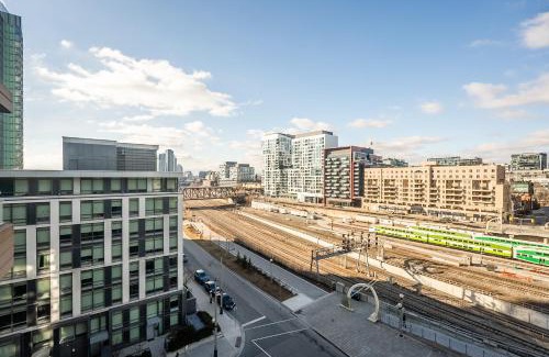 CityPlace Apartamento | Gorgeous 2Br 2Ba Apartment with Balcony