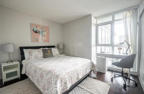 CityPlace Apartamento | Gorgeous 2Br 2Ba Apartment with Balcony