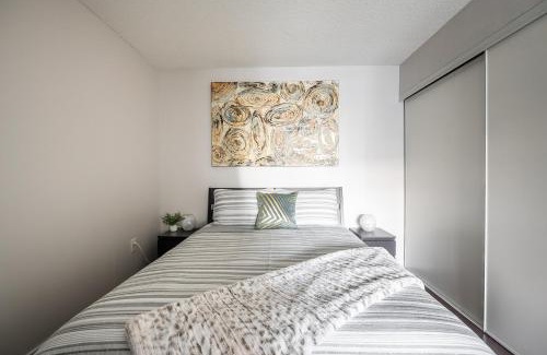 CityPlace Apartamento | Gorgeous 2Br 2Ba Apartment with Balcony