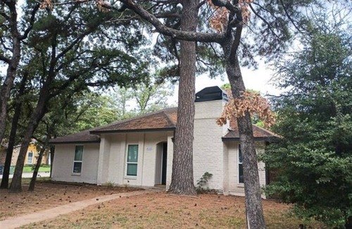 West Arlington Casa | Gorgeous 3-bedroom house in Arlington near AT&T Stadium in private cul-de-sac