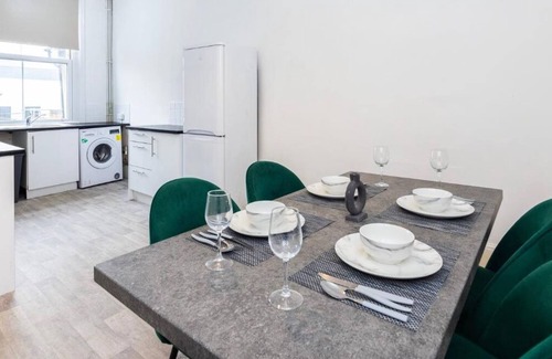 Chelmsford Casa | Gorgeous 3BR Home HIGH STREET LOCATION by Luxiety Stays