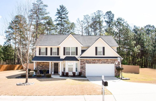 Conyers Casa | Gorgeous 4 Bedroom Home