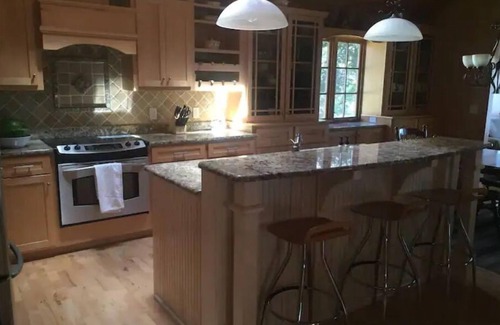 Madison Lake Casa | Gorgeous lake home with beachside cabana