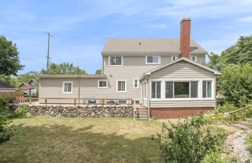 Battle Creek Casa | Gorgeous 5 bedroom Historic Home in Battle Creek