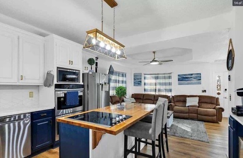 Myrtle Beach Casa | Gorgeous 5BR on the Lake | King Beds + Porch Views, Site 6028