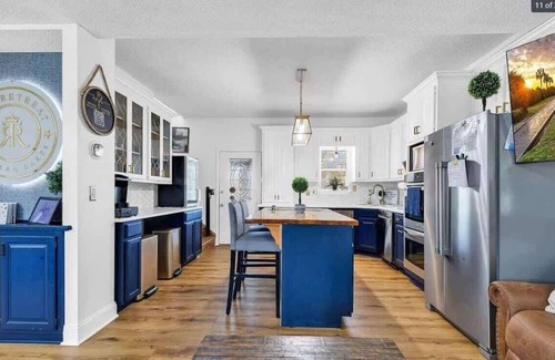 Myrtle Beach Casa | Gorgeous 5BR on the Lake | King Beds + Porch Views, Site 6028