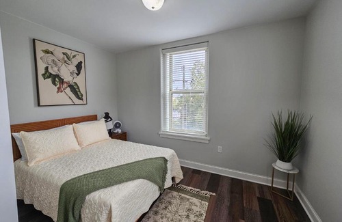 Champaign Apartamento | Gorgeous and Spacious Studio at the Historic Inman - 200